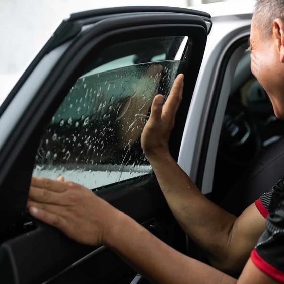 film solaire martinique - pozze martinique , film solaire anti-uv, déteinte, capitonnage, covering. Services auto, bâtiment et bateau en Martinique